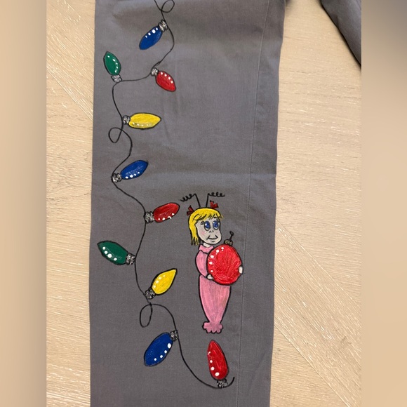 crown & ivy Cary Pants with painted Lights and Suess Grinch Cindy Lou & Max - Picture 2 of 7